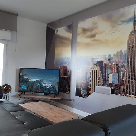 Appartement Renove Le New-York En Centre Ville - Terrasse Et Parking - Non Climatise La Roche-Chalais Eksteriør bilde