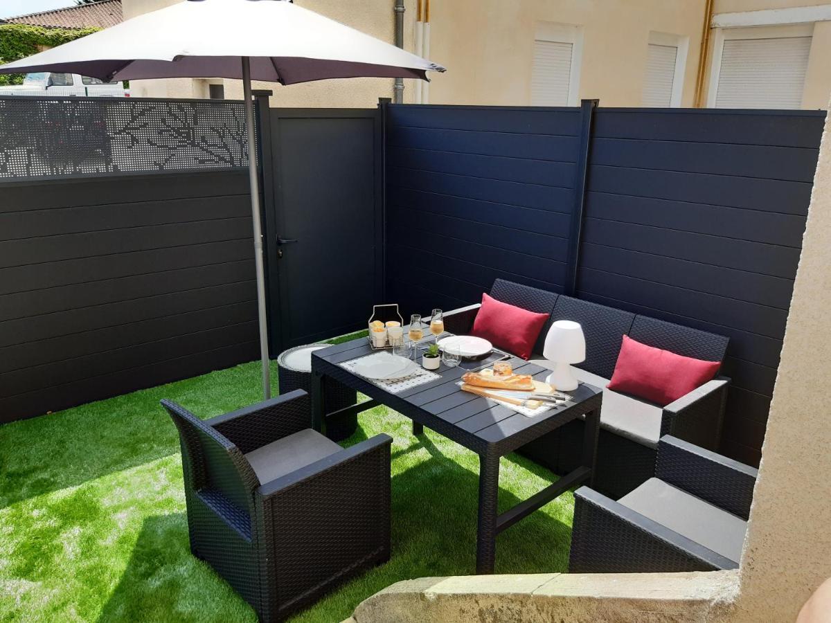 Appartement Renove Le New-York En Centre Ville - Terrasse Et Parking - Non Climatise La Roche-Chalais Eksteriør bilde