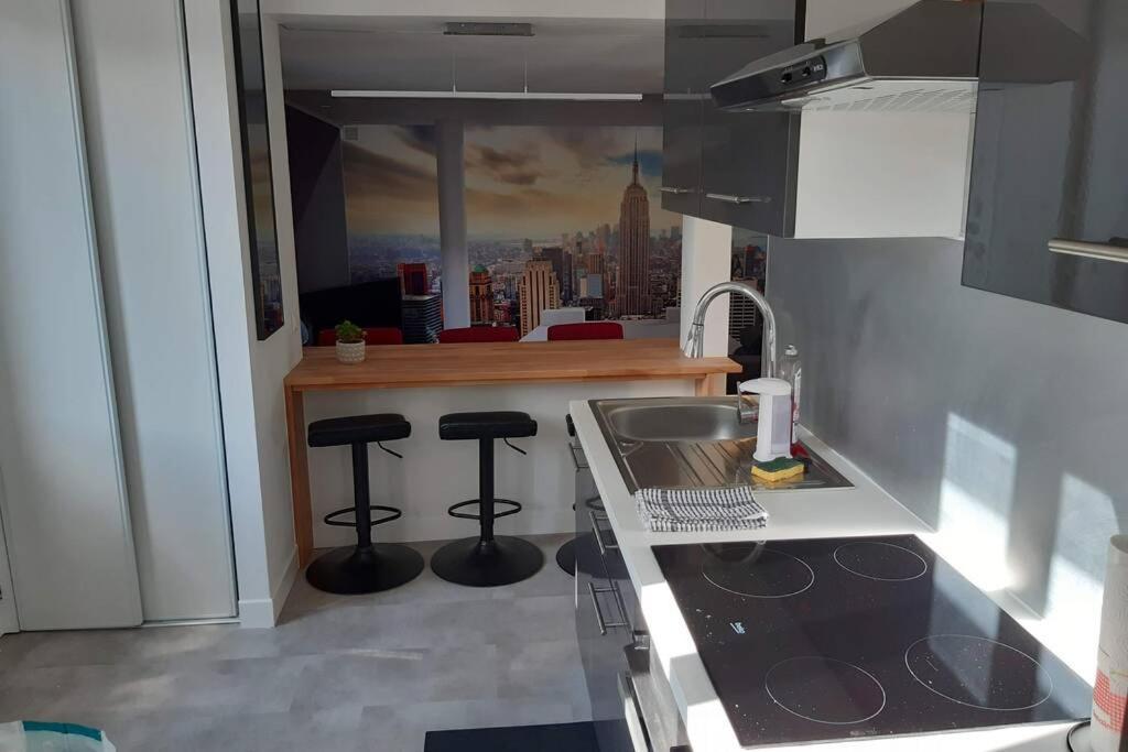 Appartement Renove Le New-York En Centre Ville - Terrasse Et Parking - Non Climatise La Roche-Chalais Eksteriør bilde