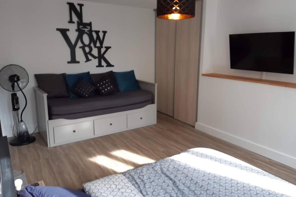 Appartement Renove Le New-York En Centre Ville - Terrasse Et Parking - Non Climatise La Roche-Chalais Eksteriør bilde