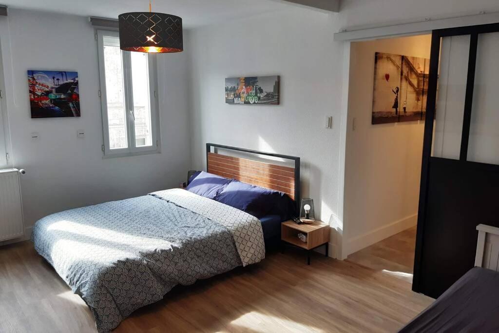 Appartement Renove Le New-York En Centre Ville - Terrasse Et Parking - Non Climatise La Roche-Chalais Eksteriør bilde