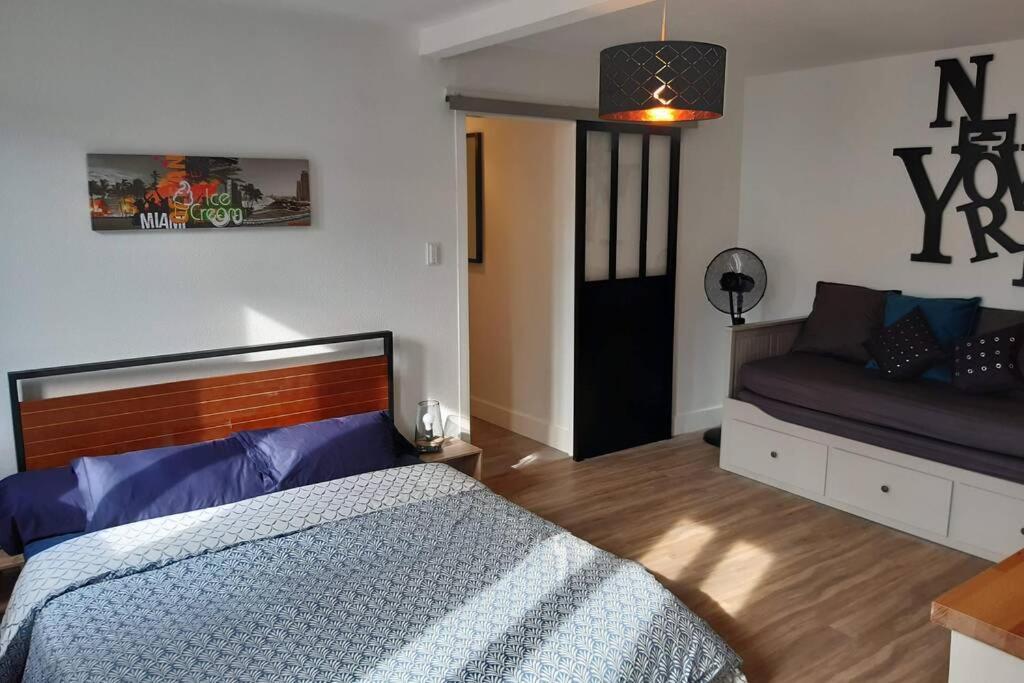 Appartement Renove Le New-York En Centre Ville - Terrasse Et Parking - Non Climatise La Roche-Chalais Eksteriør bilde