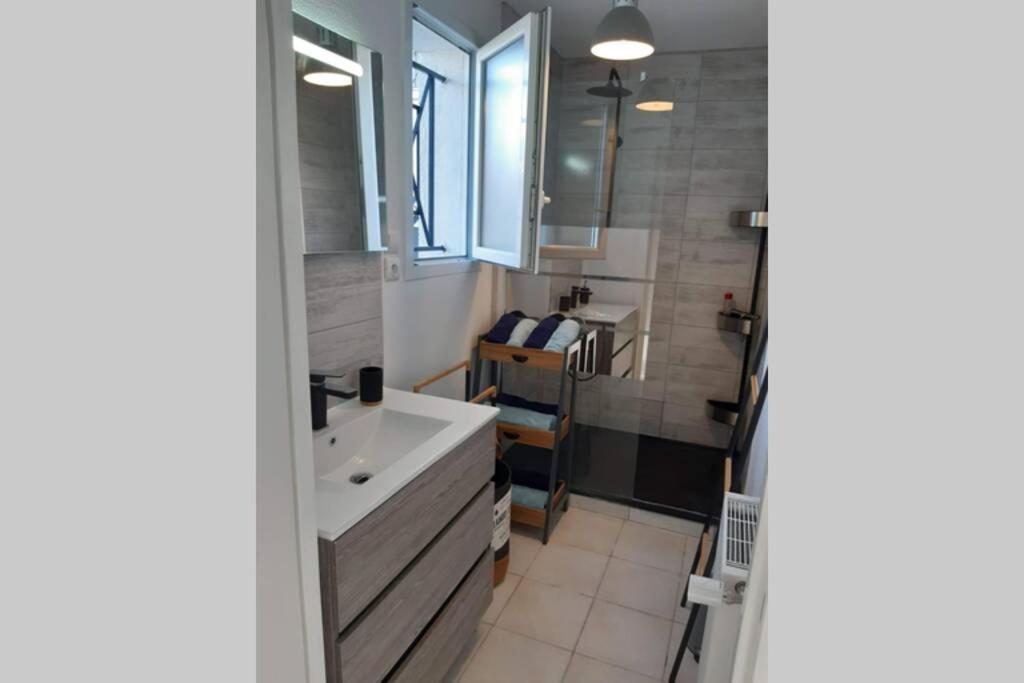 Appartement Renove Le New-York En Centre Ville - Terrasse Et Parking - Non Climatise La Roche-Chalais Eksteriør bilde